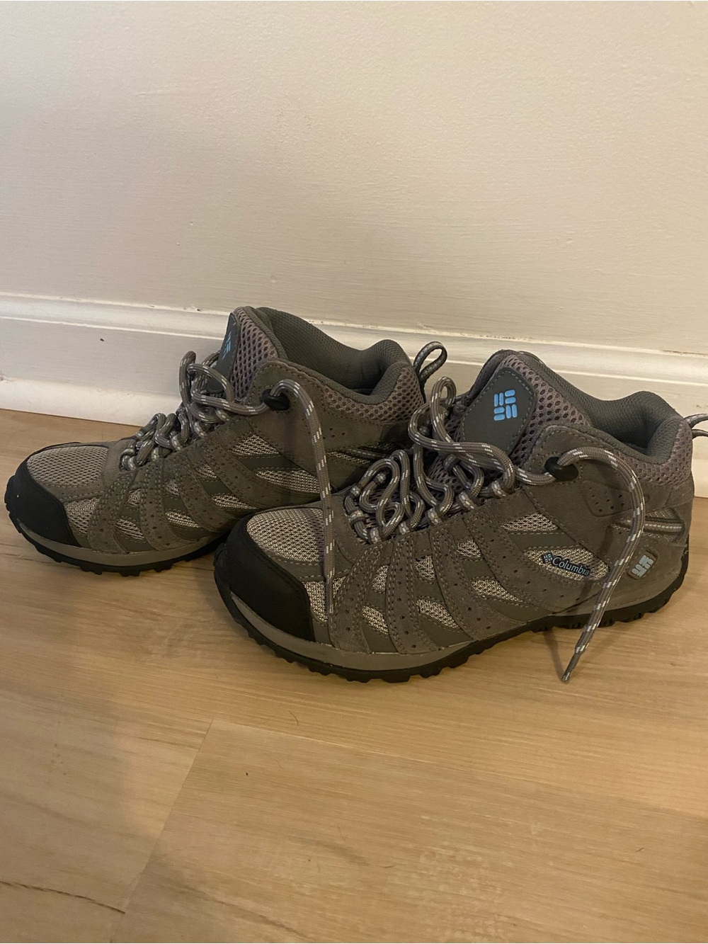 Columbia Women's Redmond Mid Waterproof Hiking Boot